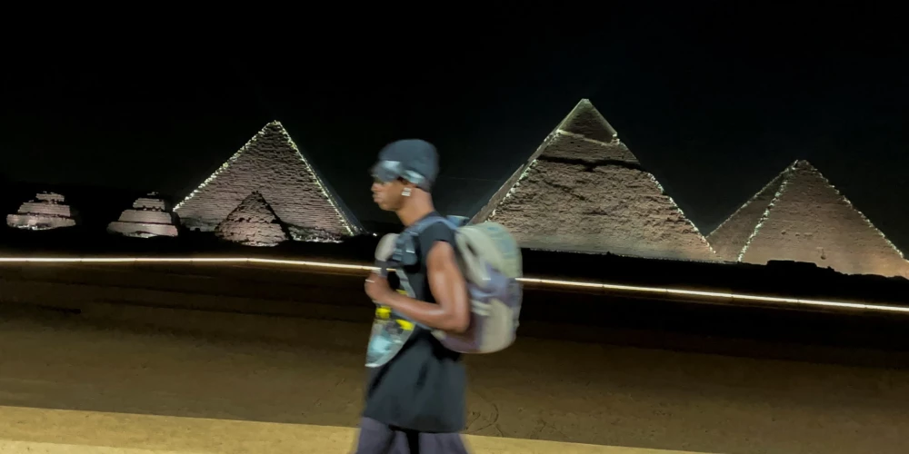 Критики разругали показ Dior на фоне египетских пирамид 