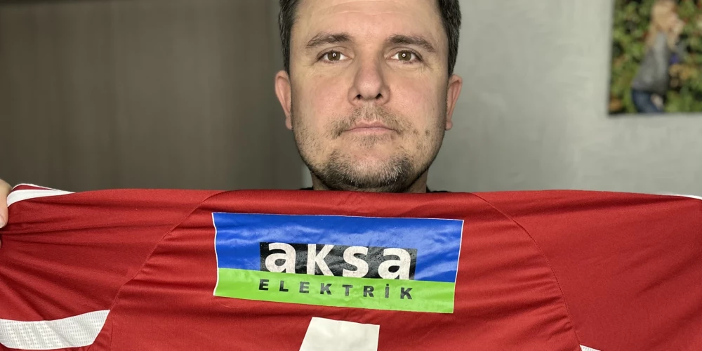 Jurijs Žigajevs atbalsta jaunos futbolistus, izsolot kreklu kolekciju