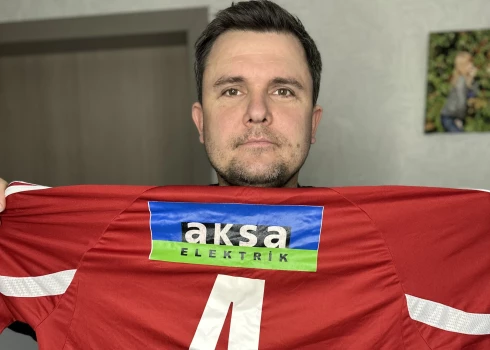 Jurijs Žigajevs atbalsta jaunos futbolistus, izsolot kreklu kolekciju