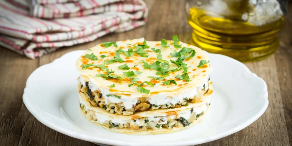 Sāļā torte ar vistu un šampinjoniem