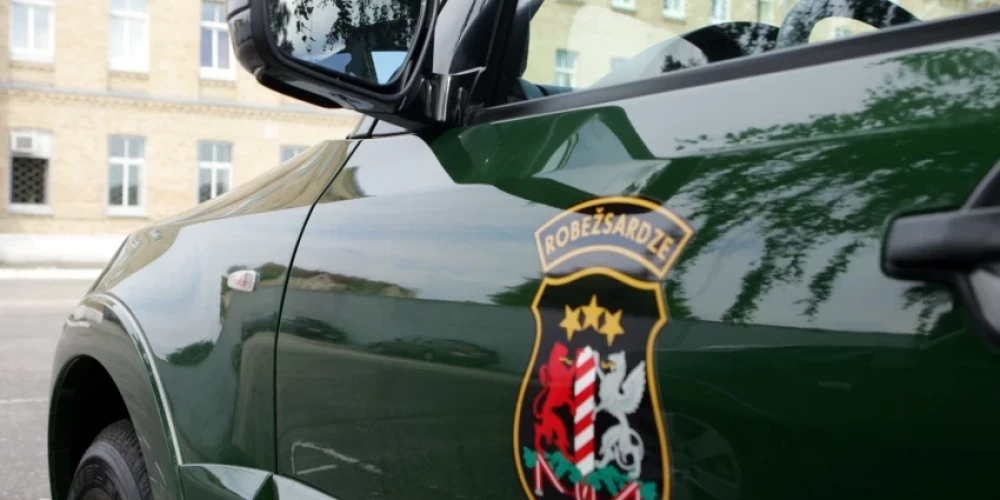 Один сотрудник обвинялся в злонамеренном использовании служебного положения в корыстных целях, а второй - в пособничестве преступному деянию.(Фото: LETA)