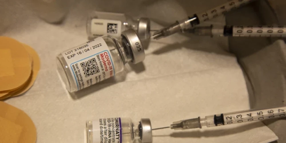 Минздрав: на складах Латвии критическая ситуация с излишками вакцин от Covid-19