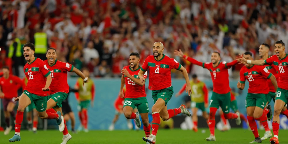 Marokas futbolisti Pasaules kausa astotdaļfinālā pēcspēles sitienu sērijā aptur Spāniju