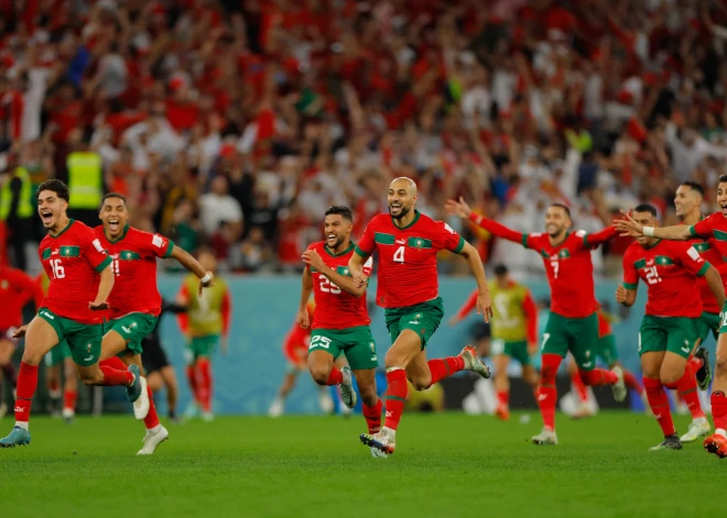 Marokas futbolisti Pasaules kausa astotdaļfinālā pēcspēles sitienu sērijā aptur Spāniju