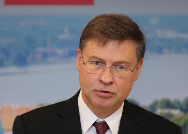 Dombrovskis: Ukraina saņems no ES 18 miljardus eiro, neraugoties uz Ungārijas centieniem nobloķēt palīdzību