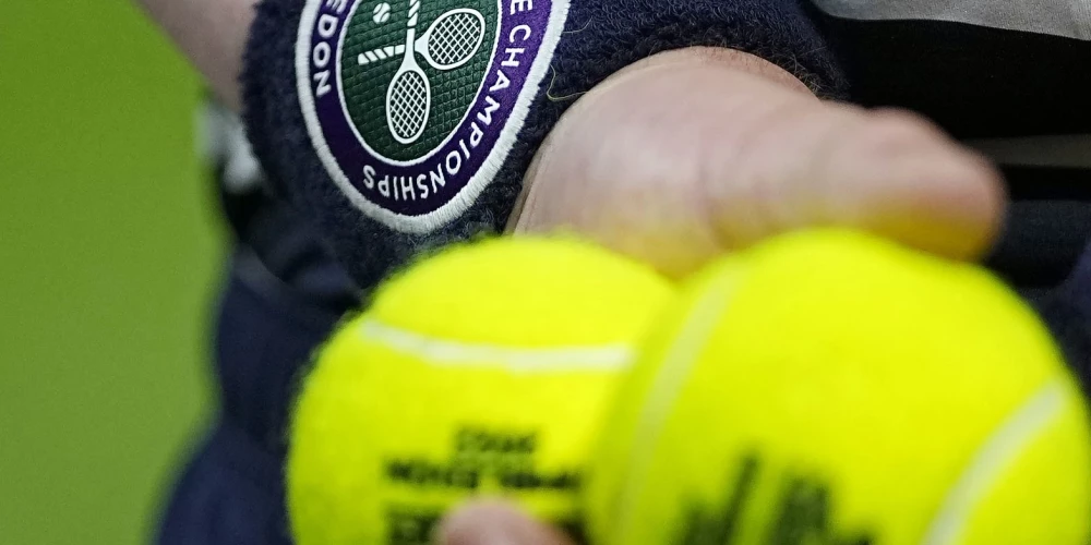 Vimbldonas turnīra rīkotāji sodīti par Krievijas un Baltkrievijas tenisistu izslēgšanu no spēlēm