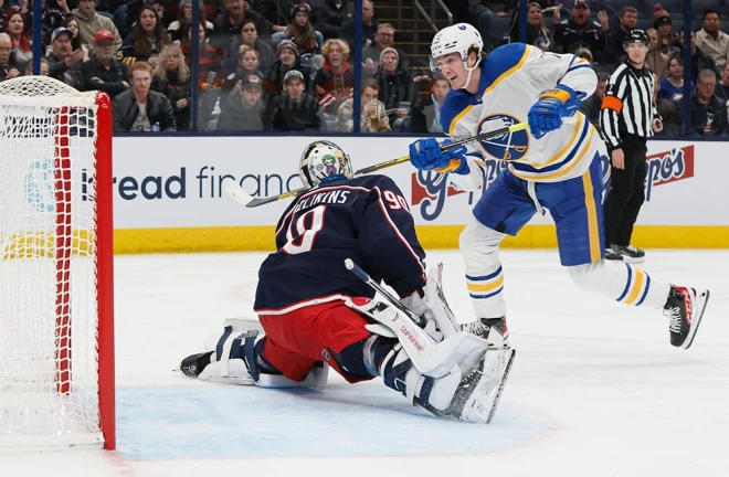 Par mača galveno varoni kļuva "Sabres" uzbrucējs Teidžs Tompsons, kurš guva piecus vārtus. Četras no savām ripām viņš iemeta Merzļikina sargātajos vārtos.