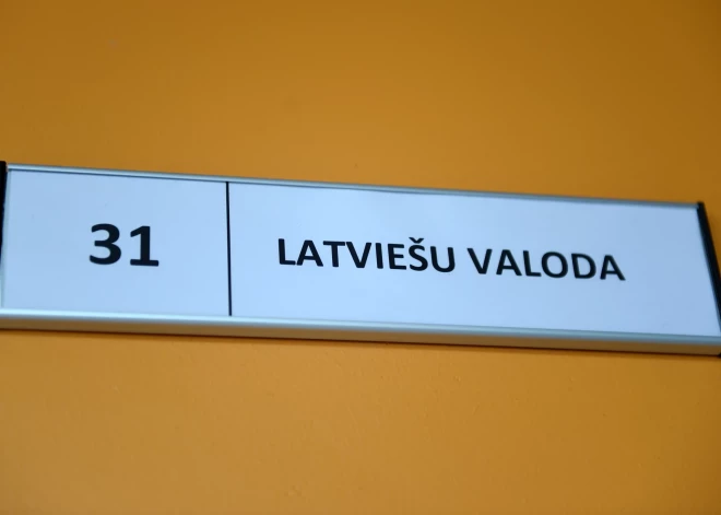 Latvijā strādājošajiem ukraiņiem tomēr neliks obligāti mācīties latviešu valodu