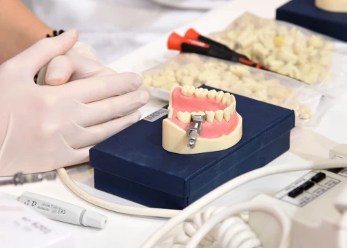 Vai par zobu protezēšanu var atgūt pārmaksātos nodokļus? Skaidro VID