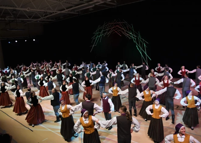 Cīņa par vīriem ir sākusies. Tautas deju kolektīvi cenšas pievilināt vīriešus