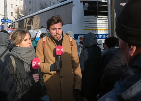 У Алексея Коростелева нет латвийской визы или вида на жительство, поэтому его нельзя привлечь к ответственности в Латвии