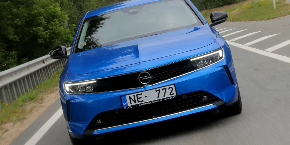 Caur ērkšķiem uz...zvaigzni. "Deviņvīri" testē jauno "Opel Astra"