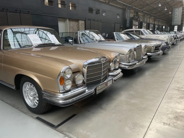 Visu šo skaistumu var nopirkt. Tāds kā savdabīgs suvenīru veikaliņš.