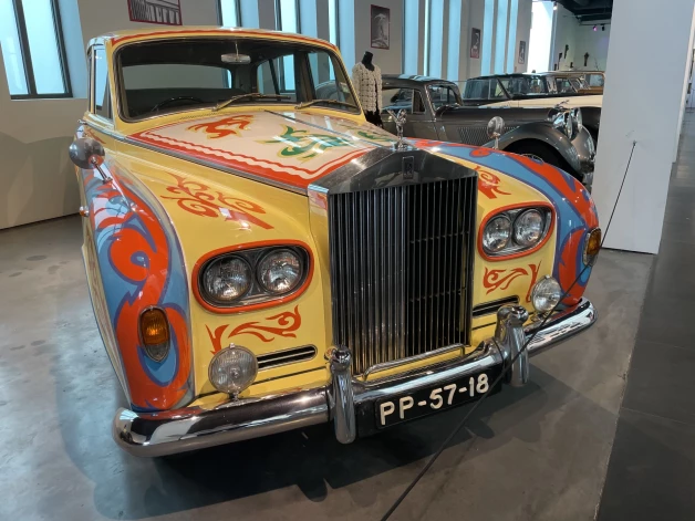 Psihodēliskais "Rolls-Royce".