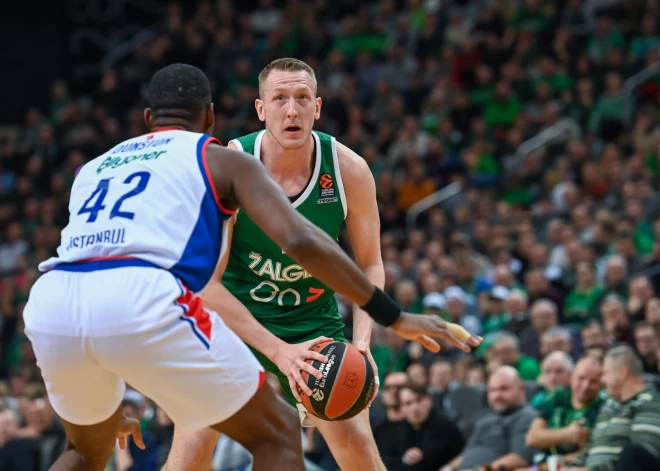 Šmitam astoņi punkti "Žalgiris" zaudējumā Eirolīgas čempionei "Anadolu Efes"