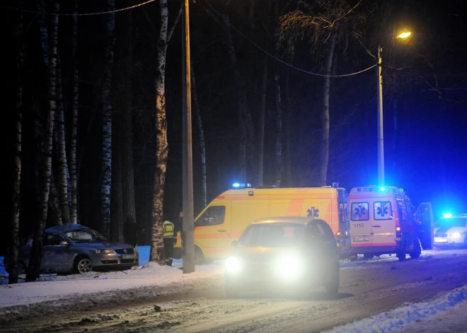 В снег шанс попасть в аварию в три раза выше: страховщики вытаскивают машины из канав и кюветов