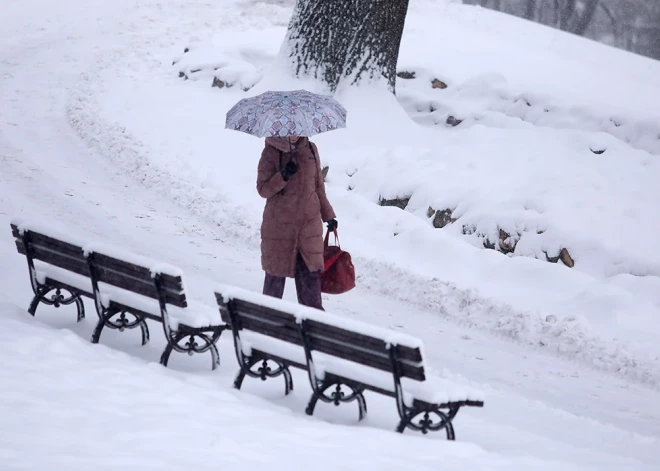 Nakts uz svētdienu Latvijā bijusi siltāka par iepriekšējo, bet dienā saglabāsies ziemīgi laikapstākļi