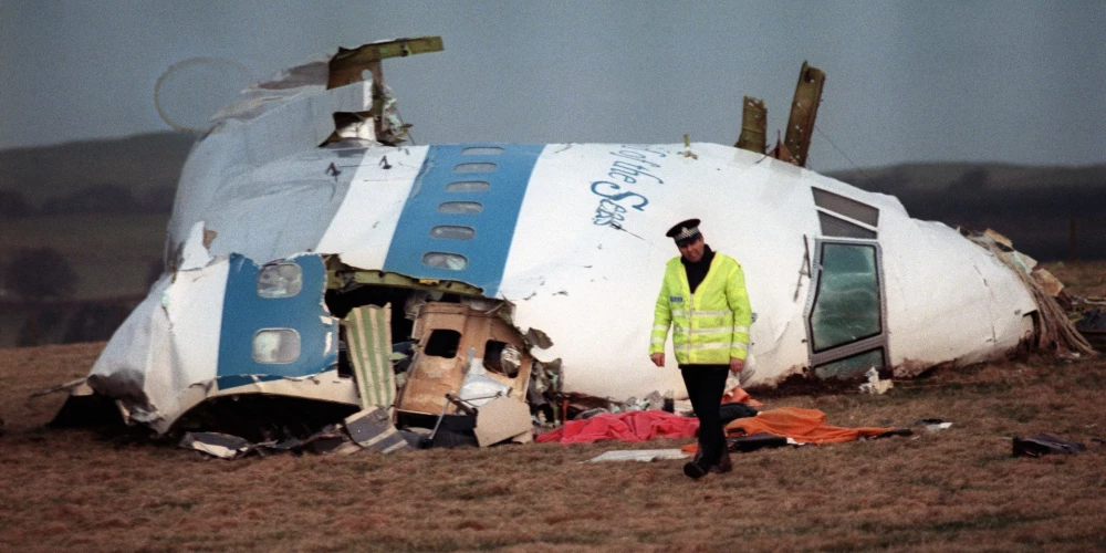 1988.gada 21.decembrī virs Lokerbijas Skotijā tika uzspridzināta lidsabiedrības "Pan Am" lidmašīna
