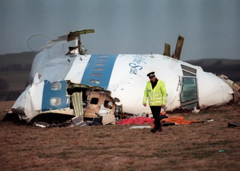 1988.gada 21.decembrī virs Lokerbijas Skotijā tika uzspridzināta lidsabiedrības "Pan Am" lidmašīna