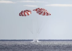 Посадка прошла в штатном режиме (Фото: AP/Scanpix)