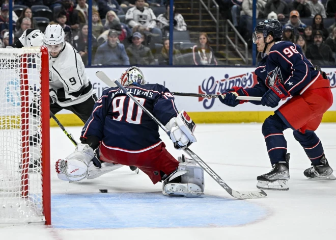 Merzļikins atvaira 33 metienus "Blue Jackets" uzvarā rezultatīvā mačā. VIDEO