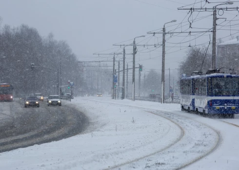 Общественный транспорт в Риге задерживается на 40 минут из-за снегопада