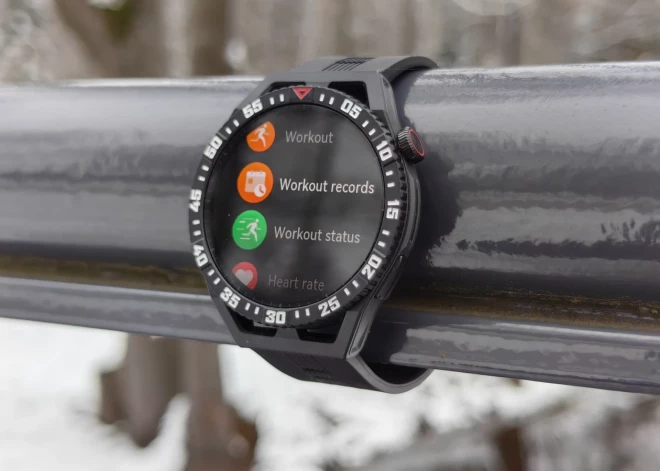 Viena no tehnoloģiju pasaules pēdējās desmitgades galvenajām aktualitātēm ir bijusi līdz šim parastu ierīču padarīšana par viedām. No “viedināšanas” nav pasprukuši arī rokaspulksteņi un ražotāji arvien vairāk sacenšas liela daudzuma funkciju satilpināšanā šajās nudien nelielajās ierīcēs.