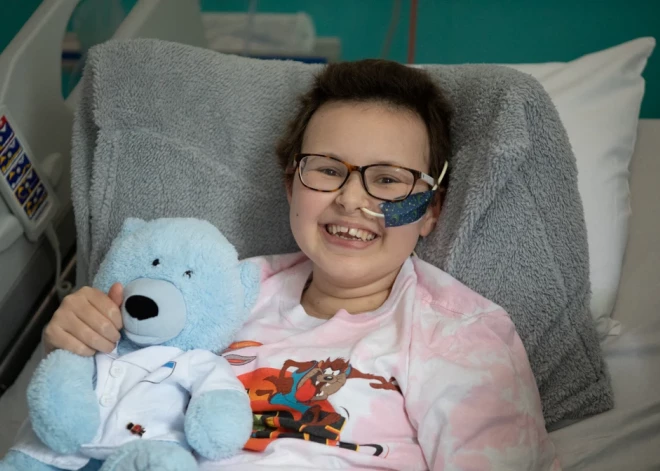 Pusaudze Alisa ir brīva no neārstējama vēža, izmantojot revolucionāru jauna veida medikamentu terapiju