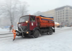 На Латвию обрушился сильнейший снегопад.