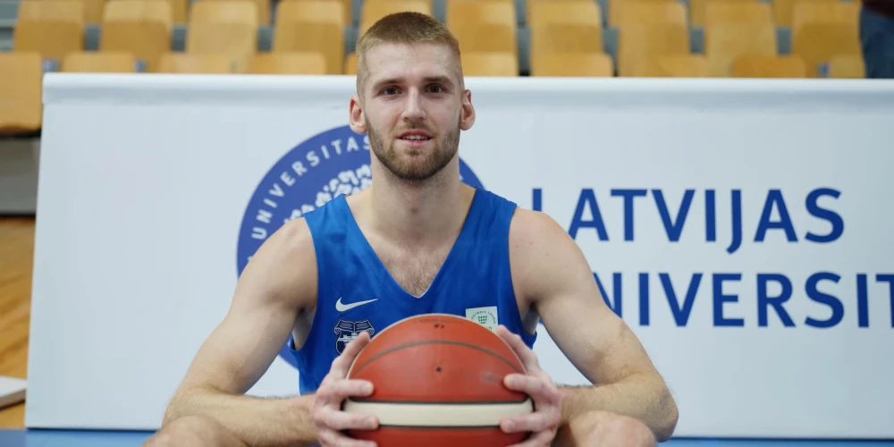 Dāvids Vīksne tagad spēlē basketbolu Latvijas Universitātes komandā un ir tās līderis un labākais punktu guvējs.
