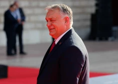 Ungārijas premjerministrs Viktors Orbāns ierodas uz ES un Rietumbalkānu samitu Tirānā, 2022. gada 6. decembrī.