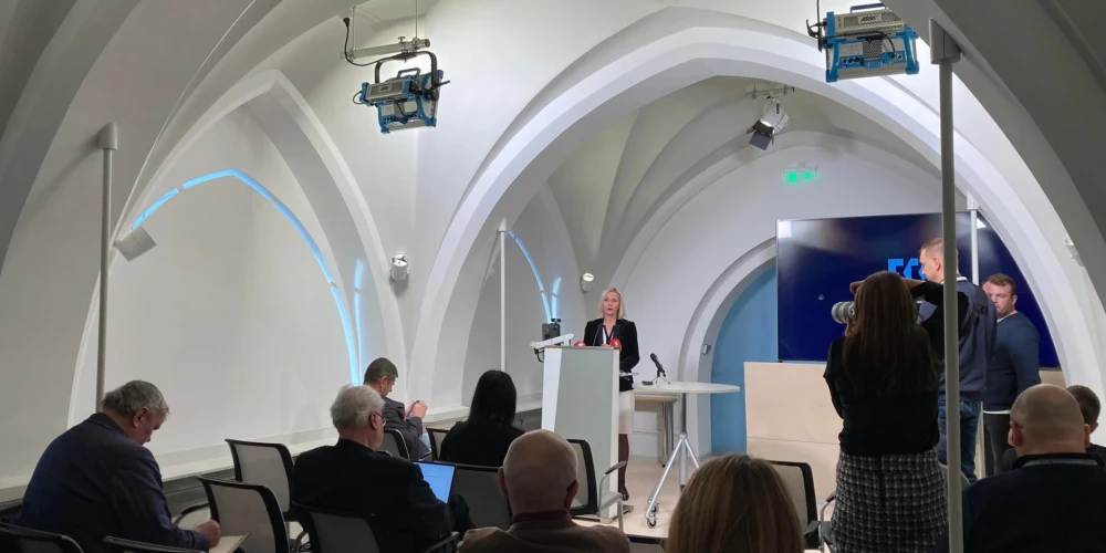 Finanšu un kapitāla tirgus komisija preses konferencē informēja par lēmumiem saistībā ar "Baltic International Bank", kuras darbība 12. decembra vakarā tika apturēta.