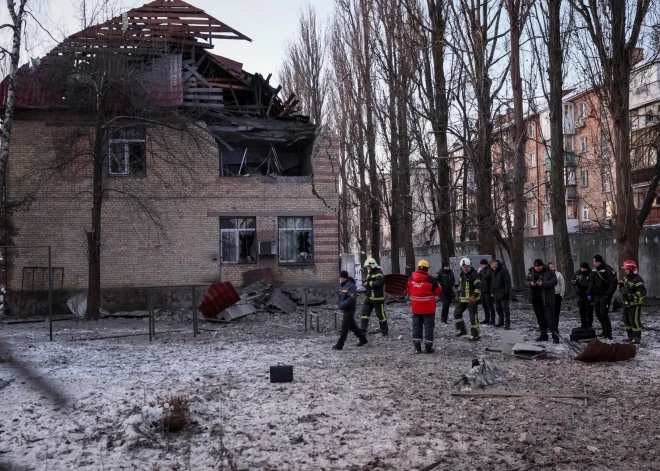 Ukrainas galvaspilsētas Kijevas centrā 14. decembra rītā atskanējuši sprādzieni, tie satricināja Ševčenkivskas rajona centrālo daļu. Kijivas pilsētas militārā administrācija paziņoja, ka bezpilota lidaparāta fragments trāpījis divām administratīvajām ēkām pilsētas centrā.