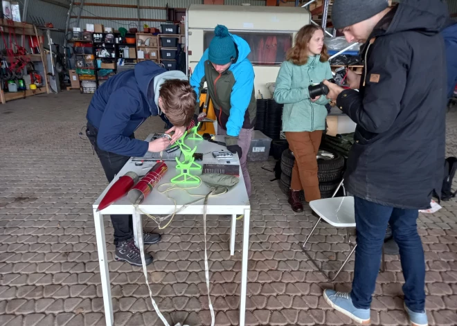 Rīgas Tehniskās universitātes (RTU) studenti un RTU Inženierzinātņu vidusskolas skolēni uzbūvējuši otro lieljaudas raķeti. Tā ir tehnoloģiski būtiski pilnveidota, un demonstrācijas lidojumā pārspēj pirmās raķetes augstuma un ātruma rādītājus. Demonstrācijas lidojums notika Cēsu lidlaukā. Tas bija sekmīgs - raķete pārsniedza 1,9 km augstumu un lidoja ar ātrumu ap 1000 km/h, tika izšauti abi izpletņi un tā piezemējās. Raķeti var izmantot atkārtoti. 