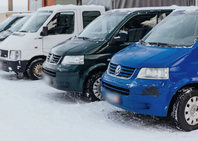 Valsts policija ziedojusi automašīnas policistiem un karavīriem Ukrainā 