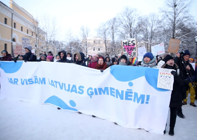 Deputāti atkārtoti atsakās turpināt iepriekšējās Saeimas iesākto darbu ar Civilās savienības likumu