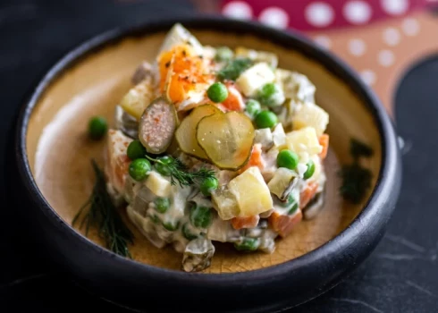 Kā tad svētki bez rasoliņa? Nekā – jāņem un jāpagatavo!