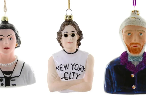 Коко Шанель, Джон Леннон, Ван Гог на вашей елке. Британский юмор в елочных игрушках Red Candy