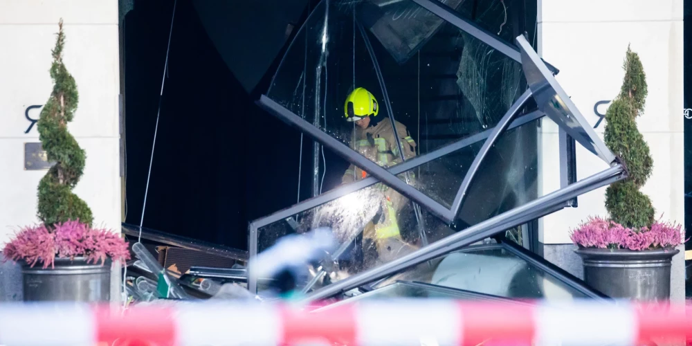 В Берлине лопнул гигантский аквариум, украшавший фойе отеля Dom Aquaree