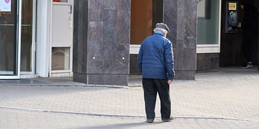 Число пожилых людей за последние 30 лет значительно выросло: в прошлом году в Латвии проживало почти 394 тысячи граждан в возрасте 65 лет и старше
