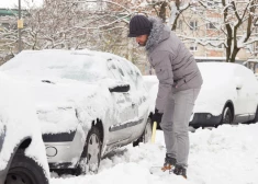 Машина застряла в снегу – что делать? Правила первой помощи