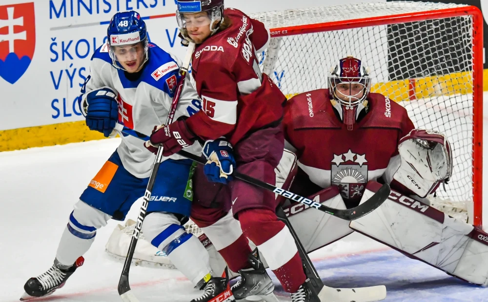 Det latviske hockeylaget avslutter testturneringen i Slovakia med et overbevisende nederlag mot det lokale laget