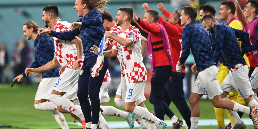 Horvātijas futbolisti Pasaules kausa finālturnīrā izcīna bronzas godalgas