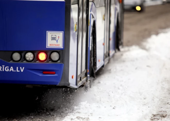 Ziemassvētkos sabiedriskais transports kursēs pēc brīvdienu grafika