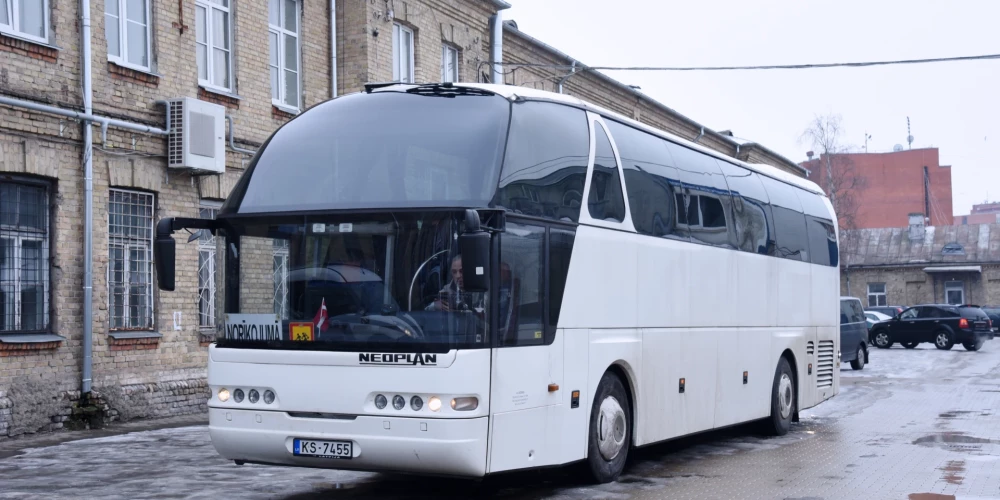 Autobusu vadītāju trūkuma dēļ atcelti vairāki autobusa reisi.
