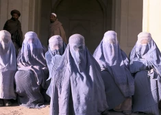 "Taliban" sievietēm slēdz universitātes 