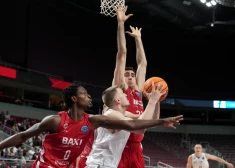 "VEF Rīga" FIBA Čempionu līgas sezonu noslēdz ar zaudējumu "Baxi" komandai, uzvarētājiem 21 punktu gūstot Šteinbergam