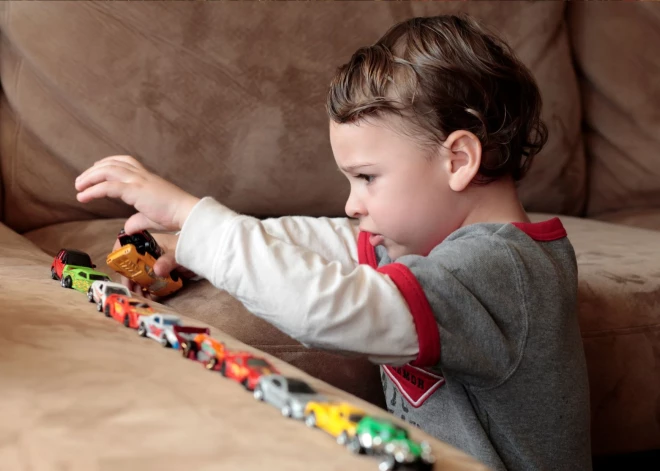 Bērnu slimnīcā paplašinātas ārstēšanas iespējas mazuļiem ar autiskā spektra traucējumiem