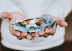 Экономика Латвии движется к умеренной рецессии.
