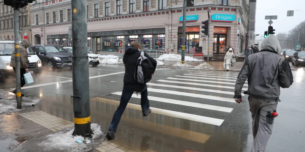 После рождественских праздников ожидается следующая волна травм. (Фото: LETA)
